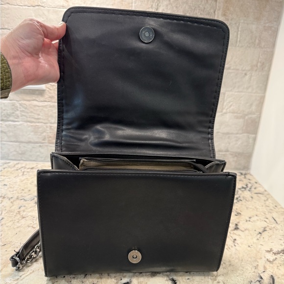 Flora & Co EUC Black Chevron Shoulder/Crossbody Bag w/Chain Detail - Picture 8 of 10